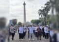Mahyeldi-Vasko Kompak Kenakan Baju Putih Saat Gladi Kotor Pelantikan di Monas 4 Gubernur Mahyeldi dan Vasko kompak pakai baju putih di gladi kotor acara pelantikan kepala daerah. (dok. adpsb)
