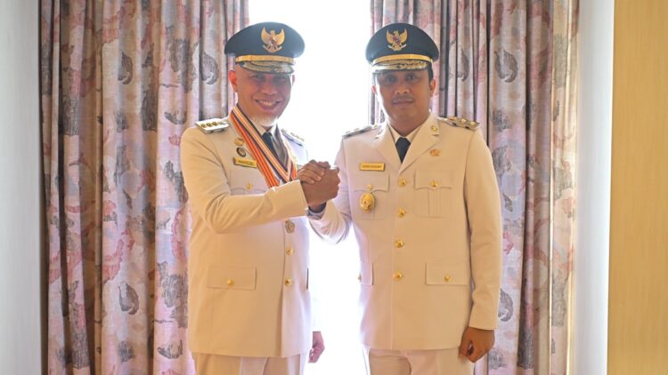 Gubernur Mahyeldi dan Wagub Vasko Ruseimy. (dok. adpsb)