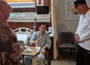 Gubernur Mahyeldi Jenguk Menteri Agama yang Tengah Menjalani Perawatan Medis