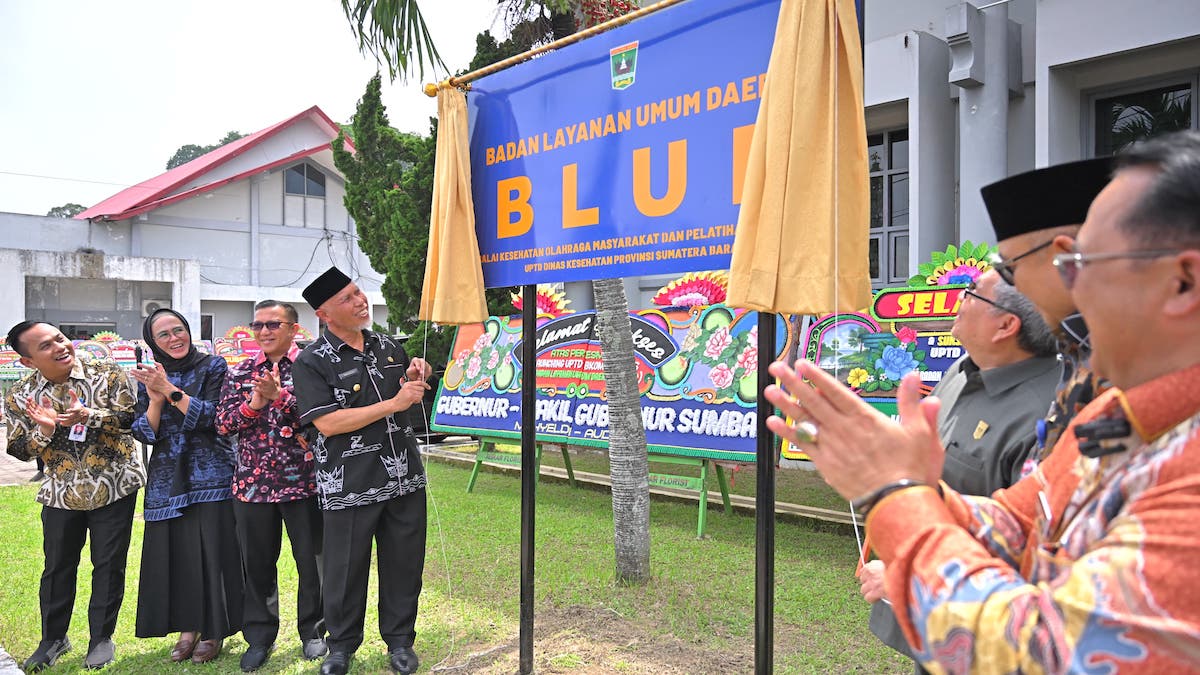 Gubernur Mahyeldi resmikan BLUD BKOM. (dok. adpsb)