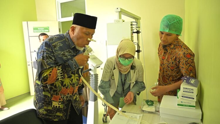 Gubernur Terpilih Sumbar Jalani Medical Check-Up Jelang Pelantikan 1 Gubernur terpilih Mahyeldi lakukan cek kesehatan (medical check-up) jelang pelantikan. (dok. adbsb)