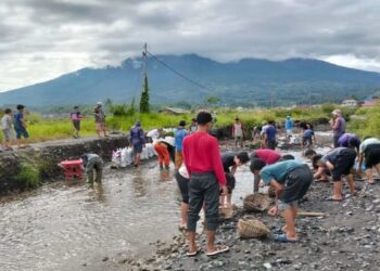 Warga Lereng Gunung Marapi Perkuat Mitigasi Bencana, Fokus pada Evakuasi dan Pemantauan Dini