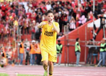 Selebrasi Felipe Chaby usai mencetak gol ke gawang Malut United. Semen Padang FC akhirnya ditahan imbang 1-1. (Foto: Dodi Motret for Radarsumbar)