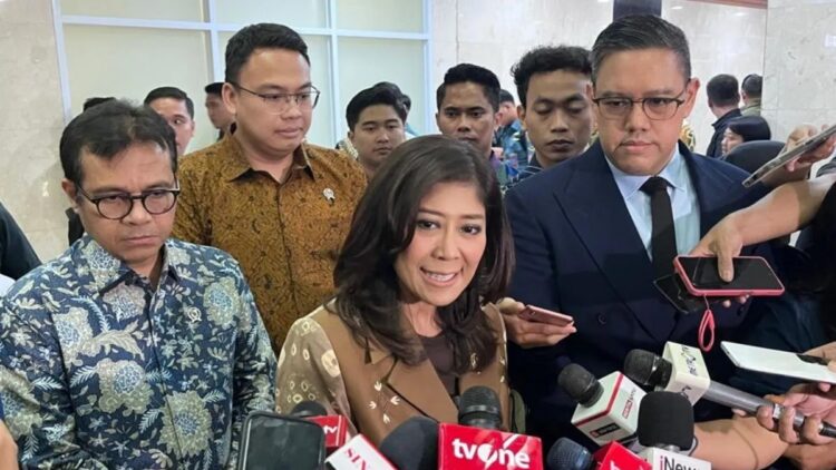 Kemkomdigi Tegaskan Pembatasan Akun Media Sosial untuk Anak, Bukan Akses Internet 1 Menteri Komunikasi dan Digital Meutya Hafid dalam wawancara cegat dengan wartawan usai rapat kerja dengan Komisi I DPR RI, di Gedung DPR RI, Senayan, Jakarta, Selasa (4/2/2025). (ANTARA/Fathur Rochman)