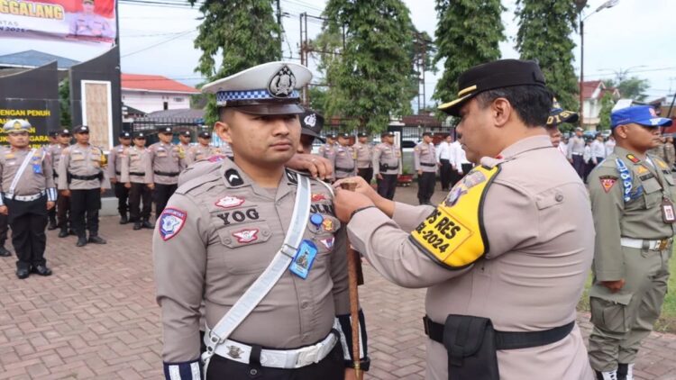 Operasi Singgalang 2025 Dimulai: Polres Pasaman Fokus Edukasi Lalu Lintas dan Tekan Kecelakaan Jalan Raya 1 Kepala Polisi Resor (Kapolres) Pasaman AKBP Yudho Huntoro memimpin gelar pasukan Operasi Keselamatan Singgalang 2025 di Mako Polres setempat, Senin (10/2/2025).ANTARA/Heri Sumarno