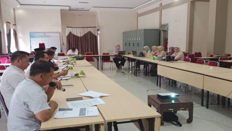 Pemkab Padang Pariaman Siapkan 25 Puskesmas Sukseskan Program Cek Kesehatan Gratis 1 Suasana rapat koordinasi yang melibatkan pemangku berkepentingan yang dilaksanakan Pemkab Padang Pariaman, Sumatera Barat guna mendukung program Cek Kesehatan Gratis. Antara/HO-Diskominfo Padang Pariaman