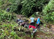 Satgas TMMD Agam Bersama Warga Bersihkan Sungai Antisipasi Banjir Musim Hujan