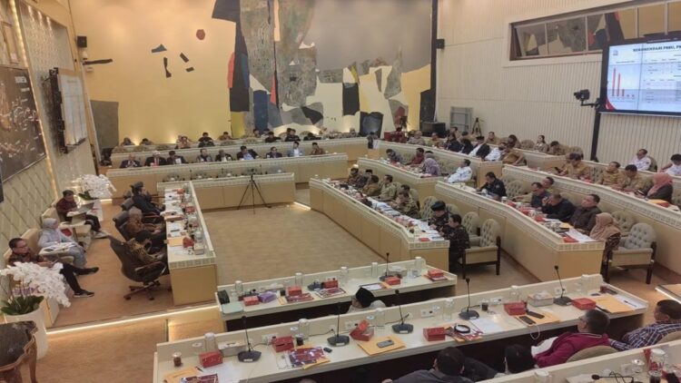 Rapat Kerja Komisi II DPR RI bersama Menteri Dalam Negeri (Mendagri) Tito Karnavian di Kompleks Parlemen, Senayan, Jakarta, Senin (3/2/2025). ANTARA/Melalusa Susthira K