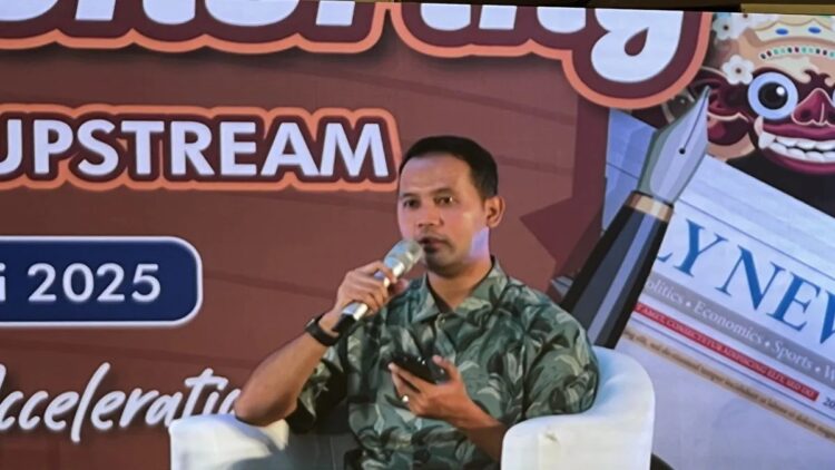 Vice President Corporate Communication Pertamina Fadjar Djoko Santoso dalam acara Media Gathering Subholding Upstream, di Badung, Bali, Selasa (11/2/2025). (ANTARA/Putu Indah Savitri)