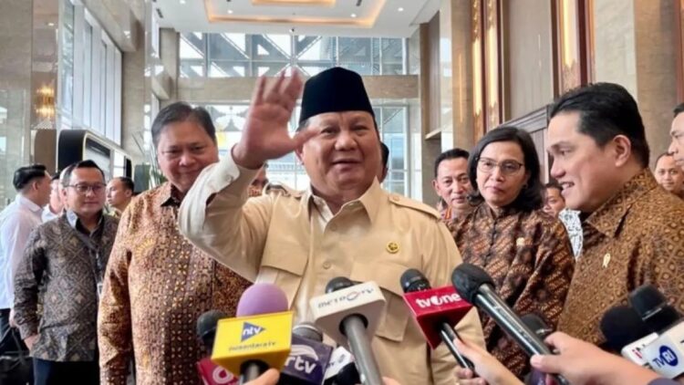 Presiden Prabowo Subianto menjawab pertanyaan wartawan saat dia ditemui selepas acara peresmian Bank Emas di Jakarta, Rabu (26/2/2025). ANTARA/Fathur Rohman.