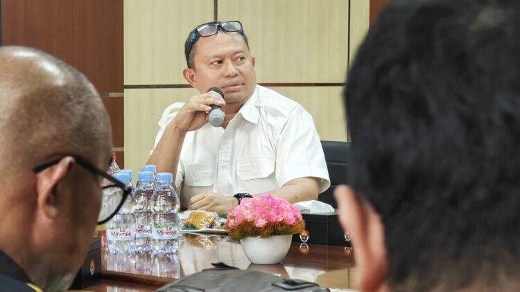 Kepala Biro Adpim Pemprov Sumbar Mursalim. (dok. adpsb)