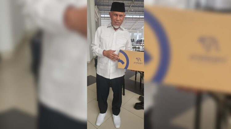 Mahyeldi-Vasko akan pakai sepatu buatan lokal Minang saat pelantikan di Istana Negera. (dok. adpsb)