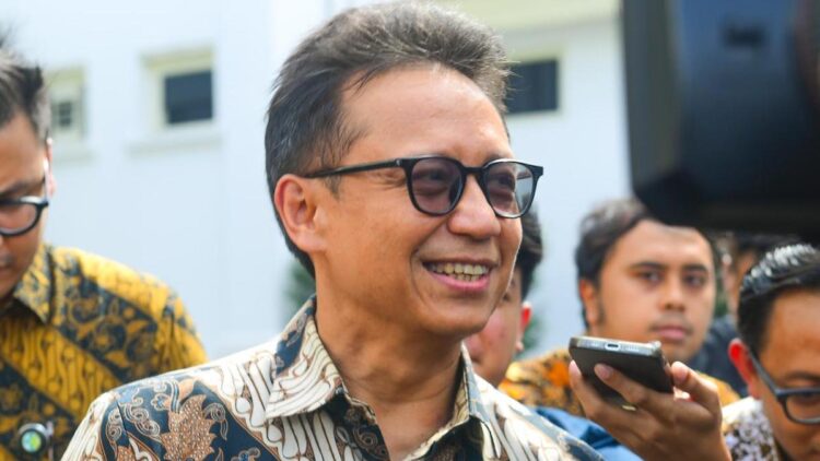 Menanggapi Keracunan MBG, Kemenkes Siapkan Laporan Berkala Mirip COVID-19 1 Menkes Budi Gunadi Sadikin diwawancarai wartawan usai bertemu Presiden Prabowo. (dok. PCO RI)