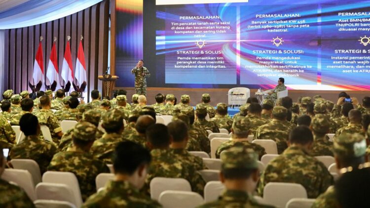 Berikan Pembekalan di Retreat Kepala Daerah, Menteri Nusron Soroti Reforma Agraria 1 Menteri Nusron jadi pembicara di acara retret kepala daerah. (dok. istimewa)