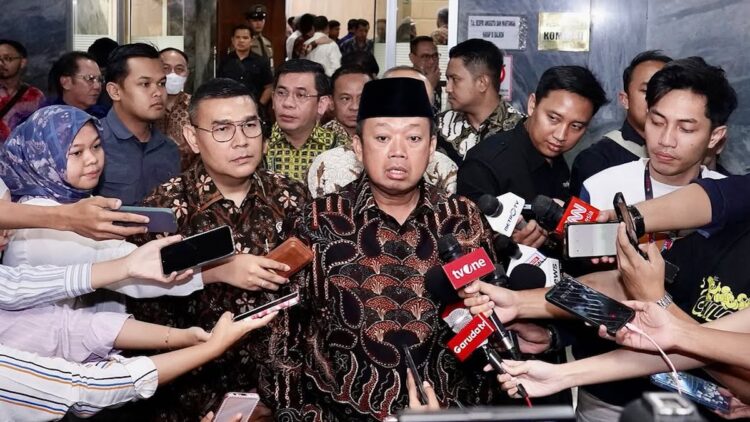 Riset RODA Institute, Menteri Nusron Masuk dalam Lima Menteri dengan Kinerja Terbaik 1 Menteri Nusron saat diwawancarai wartawan. (dok. ATR/BPN)