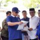 Menteri Nusron serahkan sertifikat untuk masyarakat Kampung Nelayan Muara Angke. (dok. ATR/BPN)