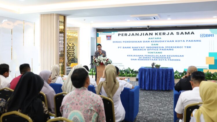 Perjanjian Kerja Sama BRI BO Padang dan Disdikbud Padang. (dok. istimewa)
