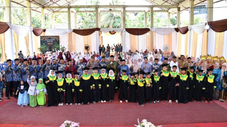 Pj Wako Padang hadiri wisuda Khatam Alquran di Padang Besi. (dok. Prokopim)