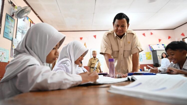 Presiden Prabowo cek makan bergizi gratis di Bogor. (dok. PCO)