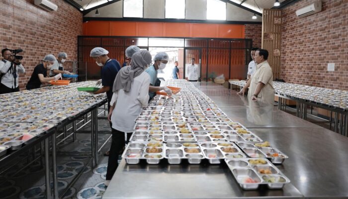 Presiden Prabowo Instruksikan Dapur Makan Bergizi Gratis Lengkap dengan Test Kit dan Filter Air