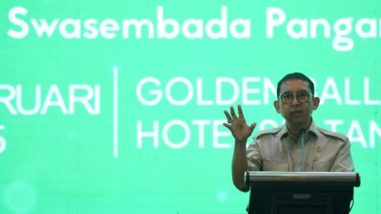 Pesan Fadli Zon! Indonesia harus Swasembada Karbohidrat dan Protein 1 Ketua Umum Himpunan Kerukunan Tani Indonesia (HKTI) Fadli Zon berpidato saat pembukaan Sekolah Tani Muda II di Jakarta, Jumat (21/2/2025). Sekolah Tani Muda II itu mengangkat tema mengukuhkan peran pemuda tani dalam mewujudkan swasembada pangan Indonesia. (ANTARA FOTO/Akbar Nugroho Gumay/rwa)