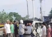 Mobil Avanza Dihantam Kereta di Padang, Tiga Teknisi Tower Luka-Luka