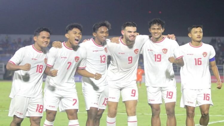 PSSI Umumkan 23 Pemain Timnas Indonesia untuk Piala Asia U-20 di China 1 Pesepak bola Timnas Indonesia U-20 Mhd Ragil (kedua kanan) berselebrasi bersama rekan rekannya usai mencetak gol ke gawang Timnas India U-20 dalam Mandiri U-20 Challenge Series 2025 di Stadion Gelora Delta Sidoarjo, Jawa Timur, Kamis (30/1/2025). ANTARA FOTO/Umarul Faruq/tom.