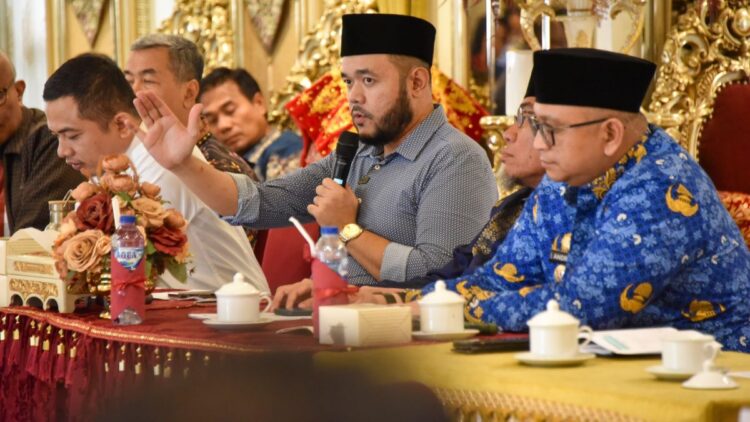 Wako terpilih Fadly Amran bertemu dengan jajaran OPD di Pemko Padang. (dok. Prokopim)