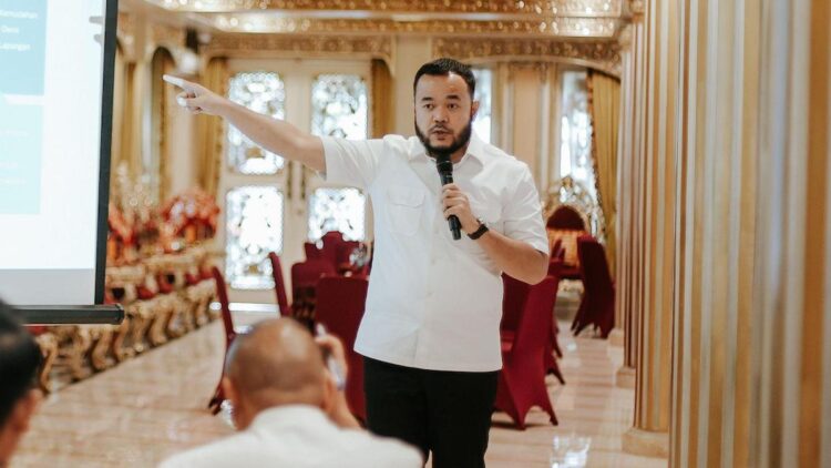 Keluhan Warga Padang Terkait Material Berserakan di Jalan, Wako Fadly Amran Minta Truk ODOL Ditertibkan 1 Wali Kota Padang beri arahan kepada OPD terkait keluhan masyarakat terhadap truk ODOL. (dok. Prokopim)