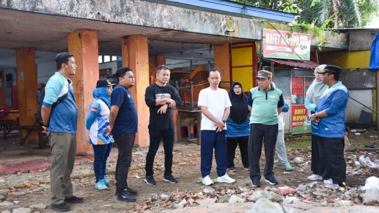 Wawako Maigus Nasir cek kondisi Pujasera Taplau. (dok. Prokopim)