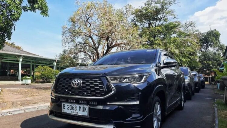 Toyota Siapkan Refund hingga Rp13 Juta untuk Pembeli Kendaraan Hybrid Januari 2025 1 Toyota Kijang Innova Zenix hybrid. (ANTARA/Chairul Rohman)