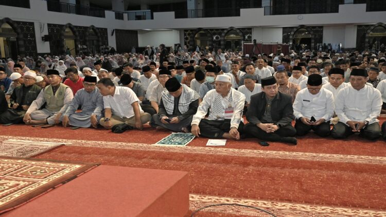 Gubernur Sumbar memperingati Isra Mikraj Nabi Muhammad SAW di Masjid Raya Syech Ahmad Khatib Al Minangkabawi, Sumbar, Minggu (2/2/2025). (Foto: Istimewa)