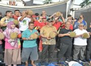 Pemprov Sumbar Warnai Pelaksanaan CFD dengan Festival “Makan Durian Basamo”