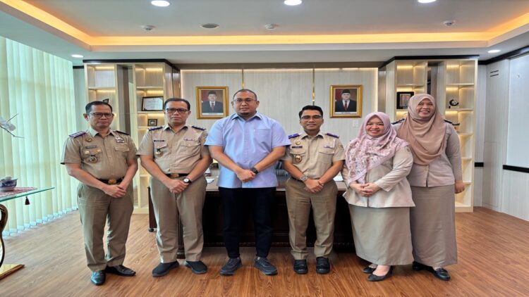 Anggota DPR RI Andre Rosiade saat bersilaturahmi dengan jajaran Kanwil BPN Sumbar. (Foto: Tim AR)