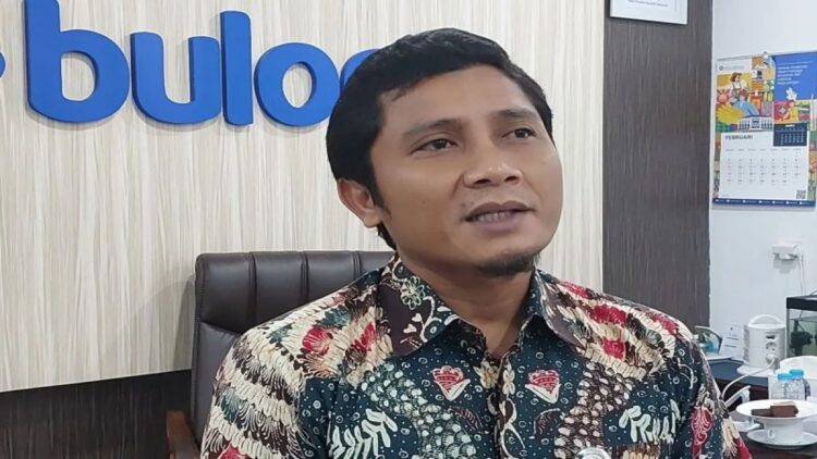 Pemimpin Bulog Wilayah Sumbar Darma Wijaya saat diwawancarai di Padang. (Antara/Fandi Yogari)