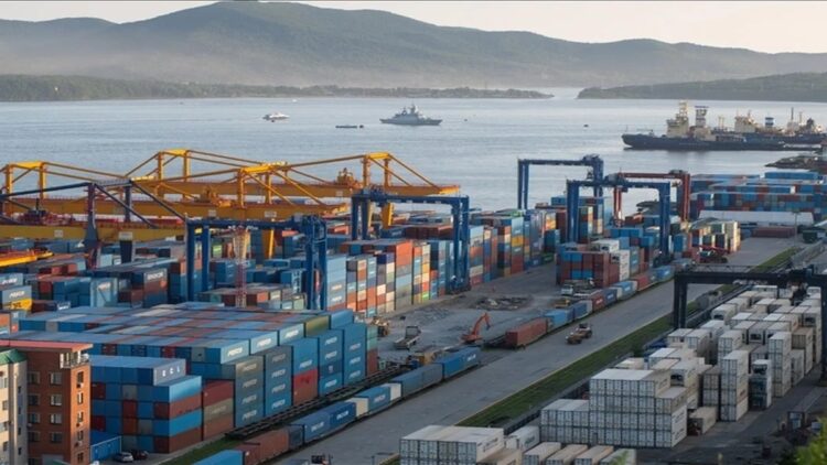 Ilustrasi - Pelabuhan peti kemas. (Anadolu/as)