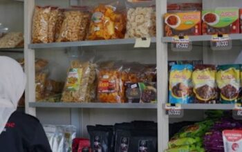 Berbagai padanan lokal Sumatera Barat yang dibuat oleh UMKM di Padang. (dok. istimewa)