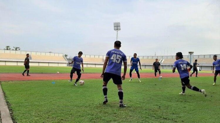Persita Siap Curi Poin di Kampung Halaman Irsyad Maulana 1 Latihan pemain Persita Tangerang. (dok. istimewa)