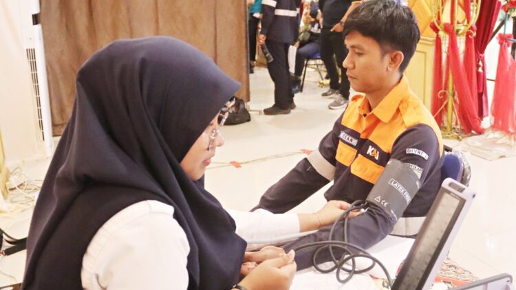 Jaga Kesehatan Pegawai, KAI Divre II Sumbar Gelar Medical Check Up 1 Medical check up pegawai KAI Divre II Sumbar. (dok. Humas)