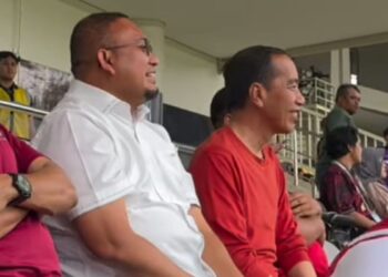 Momen Andre Rosiade Nobar Persis Solo Kontra Semen Padang FC di Stadion Manahan Bareng Jokowi