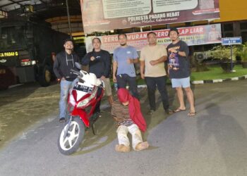 Pelaku pencurian daging di Pasar Raya Padang ditangkap Tim Klewang. (d0k. istimewa)