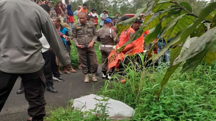 Penemuan jasad dalam karung di Nagari Sungai Tarab, Kecamatan Sungai Tarab, Kabupaten Tanah Datar, Rabu pagi. (dok. istimewa)