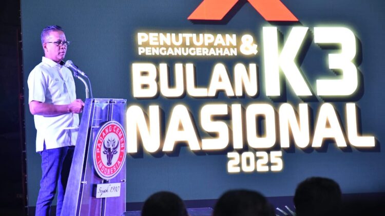 Perkuat Budaya K3, PT Semen Padang Gelar Seminar di Puncak Bulan K3 Nasional 1 Penutupan dan penanugrahan Bulan K3 Nasional 2025 di PT Semen Padang. (dok. Humas)