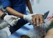 Tim Damkar Kota Padang Berhasil Melepaskan Cincin di Jari Pasien Luka Tembak