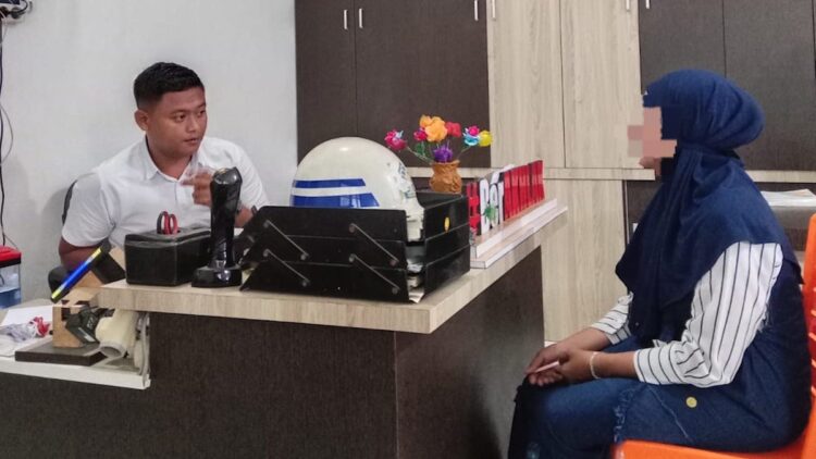 Seorang Wanita Selundupkan Barang Terlarang ke Lapas Padang, Ditangkap Petugas saat Pemeriksaan 1 Seorang pengunjung membawa barang terlarang saat membezuk WBP di Lapas Kelas IIA Padang. (dok. Lapas Padang)