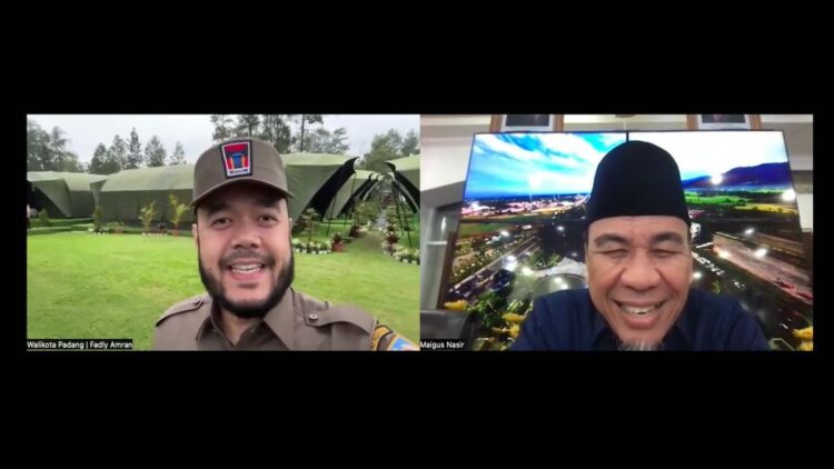 Pantau Kondisi Padang, Wali Kota Fadly Amran Gelar Zoom Meeting saat Retret 1 Zoom meeting Wali Kota Padang Fadly Amran dengan Wawako Maigus Nasir. (dok. Prokopim)