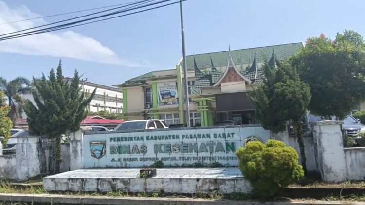 797 Warga Pasaman Barat Ikuti Cek Kesehatan Gratis, Dianggap Terbaik di Sumbar 1 Kantor Dinas Kesehatan Pasaman Barat. Hingga saat ini cek kesehatan gratis telah dilakukan terhadap 797 orang di 20 puskesmas di daerah itu. ANTARA/Altas Maulana