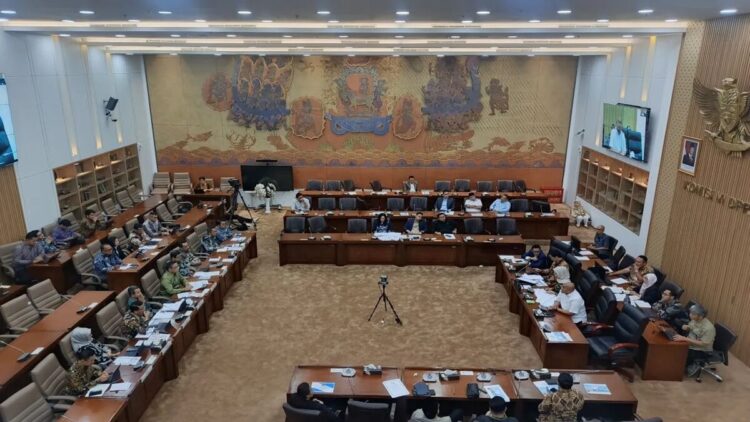 Rapat antara PT Pertamina (Persero) bersama Komisi VI DPR RI di Jakarta, Selasa (11/3/2025). (ANTARA/Muzdaffar Fauzan)