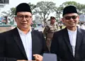 Wali Kota Bukittinggi Pastikan Layanan Ramah untuk Wisatawan Libur Lebaran 2 Wali Kota Bukittinggi, Provinsi Sumatera Barat (Sumbar), Ramlan Nurmatias (kiri) bersama Wakil Wali Kota Bukittinggi Ibnu Asis (kanan) saat diwawancarai di Kota Bukittinggi, Senin (31/3/2025). (ANTARA/Muhammad Zulfikar)