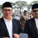 Wali Kota Bukittinggi, Provinsi Sumatera Barat (Sumbar), Ramlan Nurmatias (kiri) bersama Wakil Wali Kota Bukittinggi Ibnu Asis (kanan) saat diwawancarai di Kota Bukittinggi, Senin (31/3/2025). (ANTARA/Muhammad Zulfikar)
